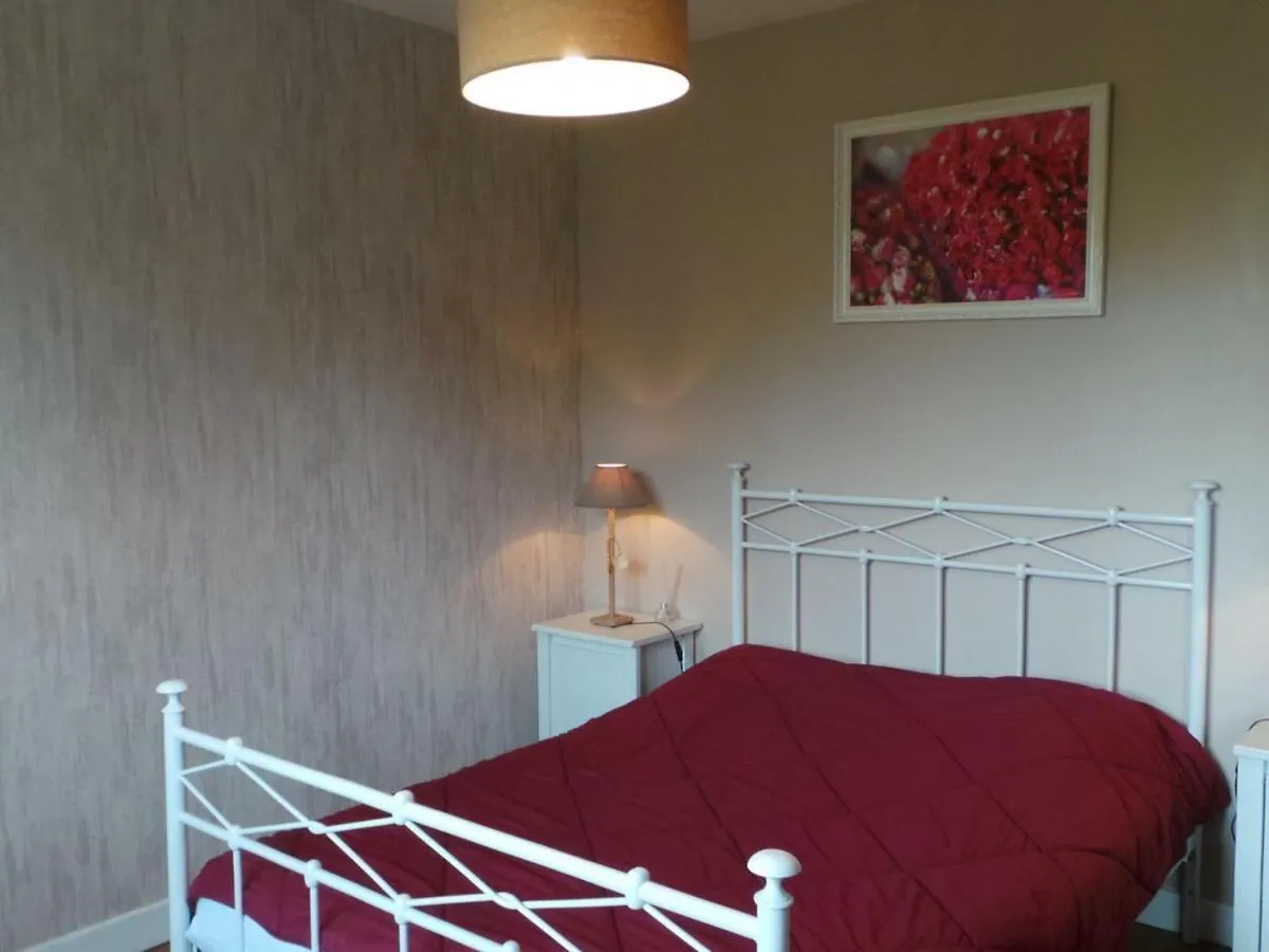 Holiday home Gite Familial Avec Piscine Partagee, Cheminee Et Jardin Clos Pres De Vichy - Fr-1-489-76 Creuzier-le-Neuf